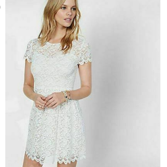 Express Dresses & Skirts - EXPRESS Off-White Lace Pouf Sheath Dress